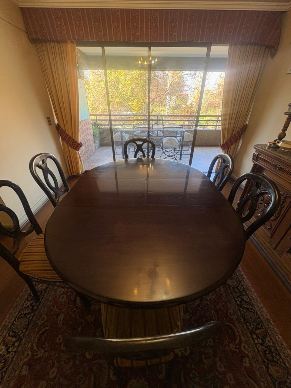 Juego comedor extensible base piña con 8 sillas