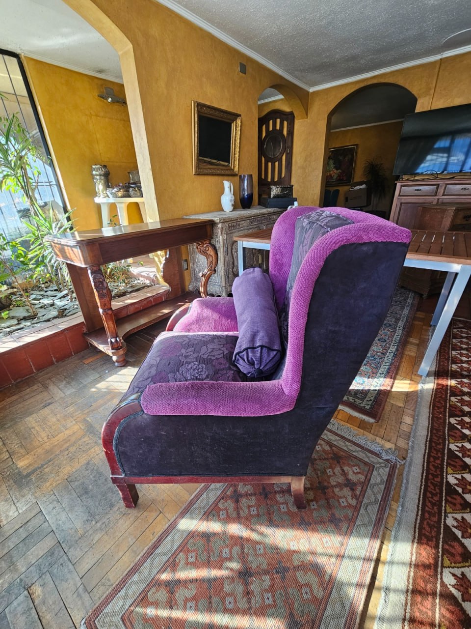 Sillón patas madera