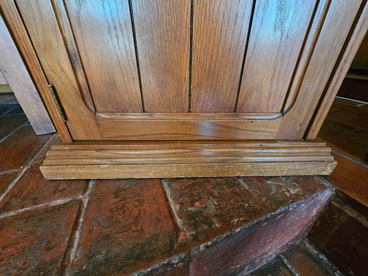 Velador con mesa extensible cajón y puerta