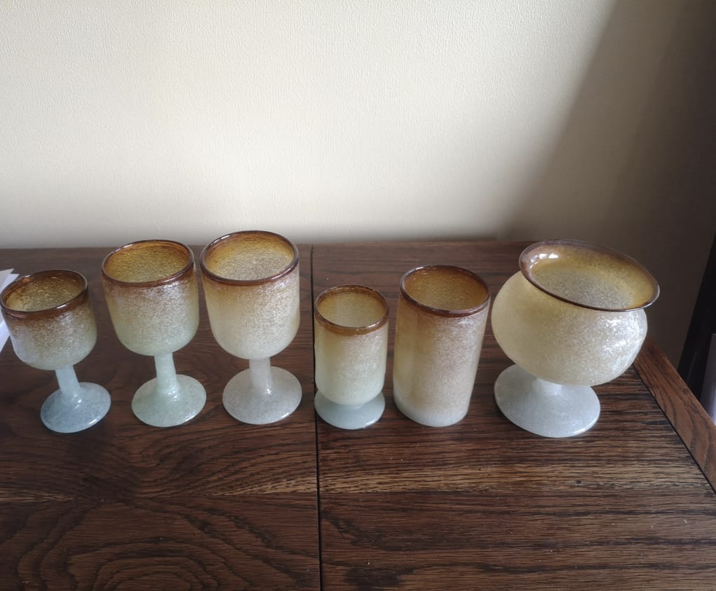 Set 75 vasos y copas vidrio soplado ámbar - Imagen 3