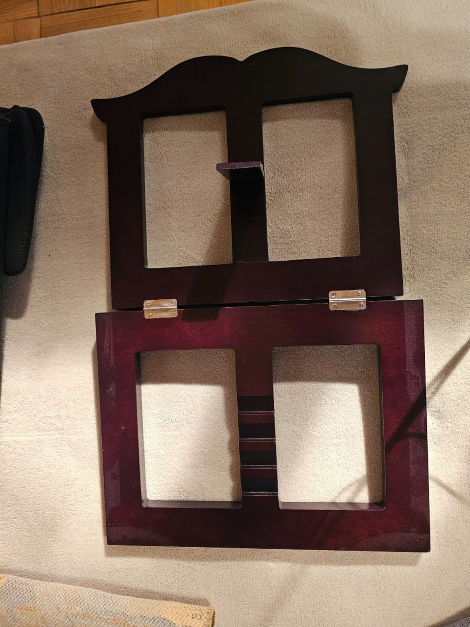 Atril para libros Hazorfim madera y plata