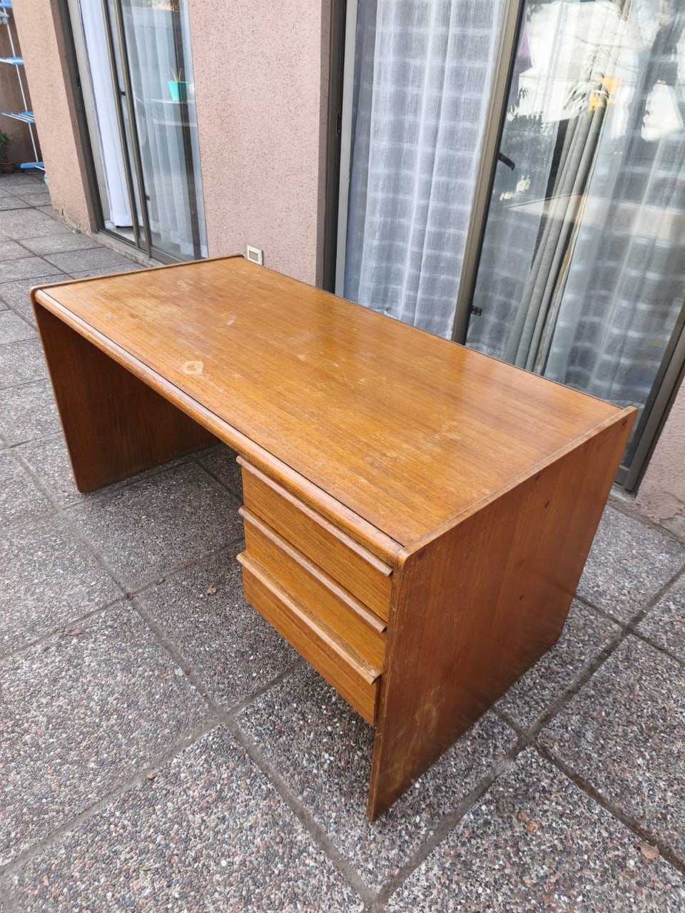 Escritorio ejecutivo con cajonera derecha