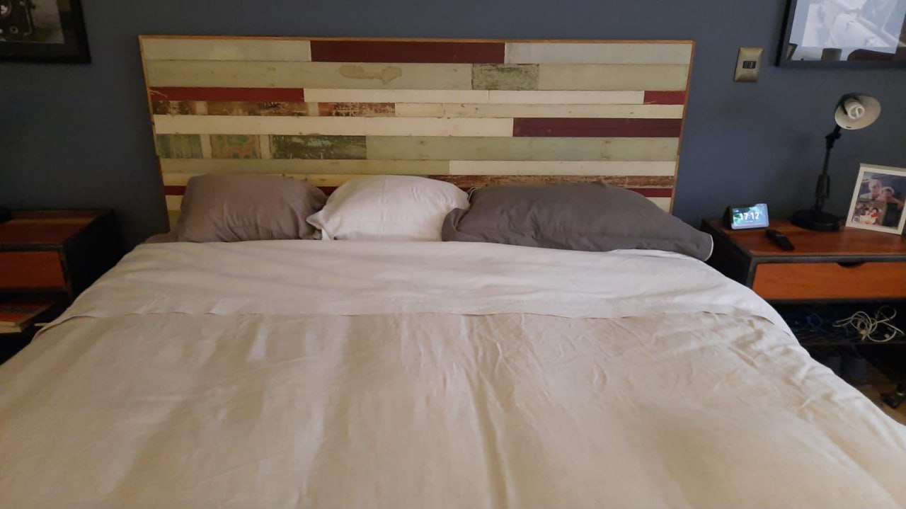 Mesa arrimo y respaldo king madera reciclada
