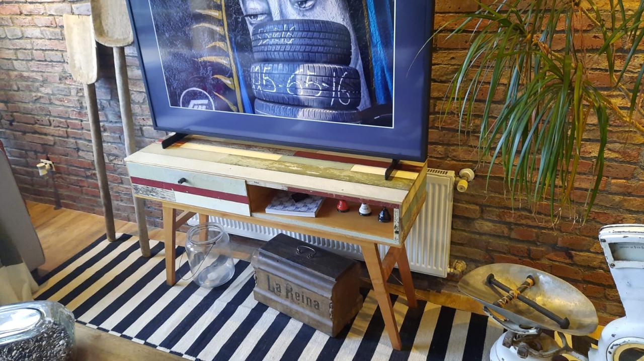 Mesa arrimo y respaldo king madera reciclada - Imagen 7