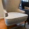 Sillón poltrona gris Rosen wingback