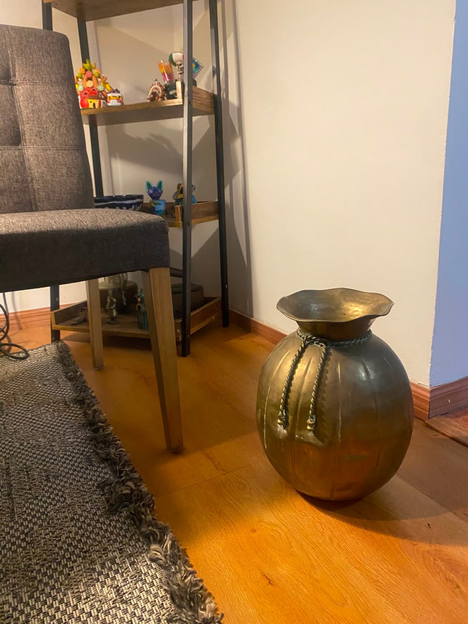 Recipiente decorativo bronce cuerdas - Imagen 2