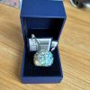 Anillo Swarovski con cristales celestes