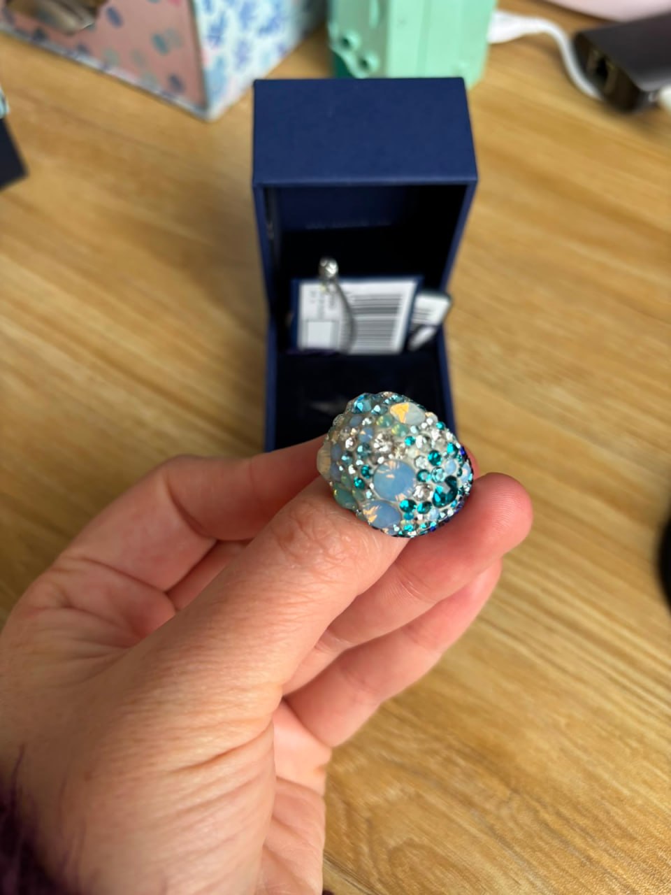 Anillo Swarovski con cristales celestes - Imagen 2