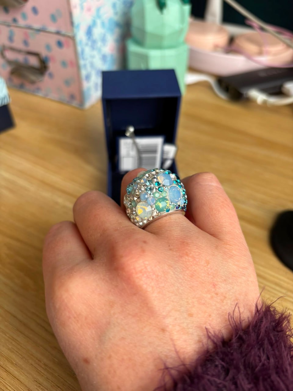 Anillo Swarovski con cristales celestes - Imagen 5