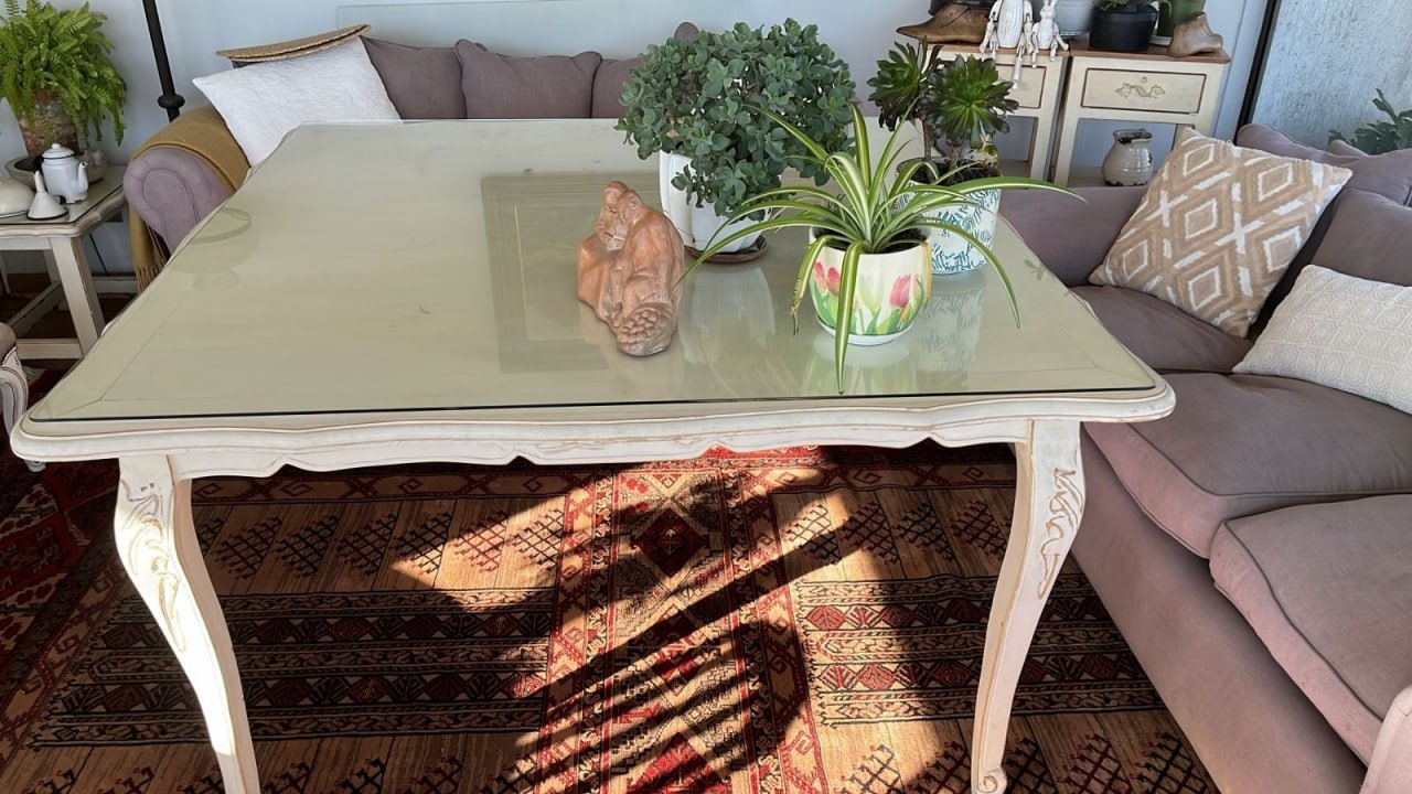 Mesa de comedor estilo provenzal