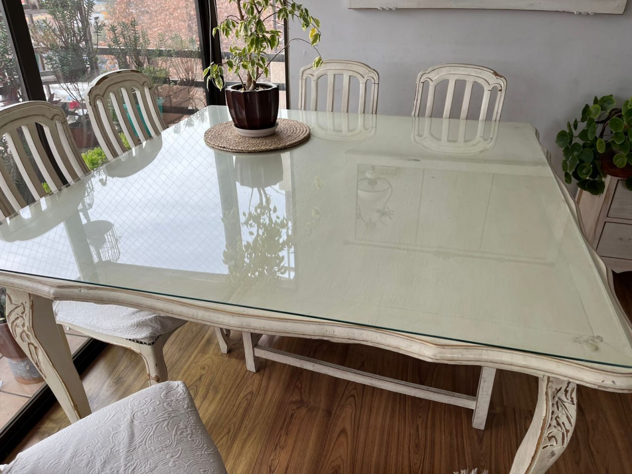 Mesa de comedor estilo provenzal