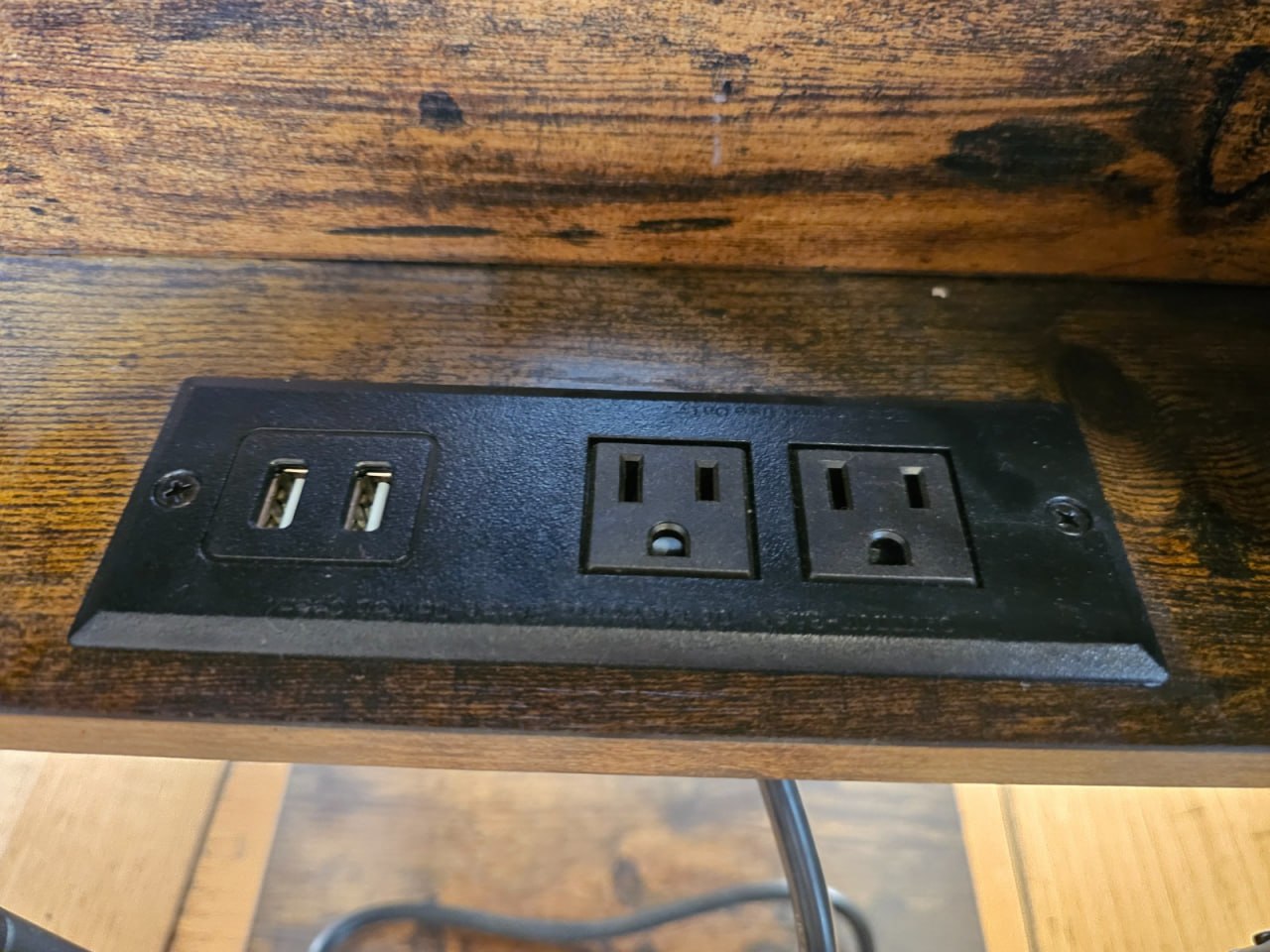 Par veladores con panel enchufes y entradas USB