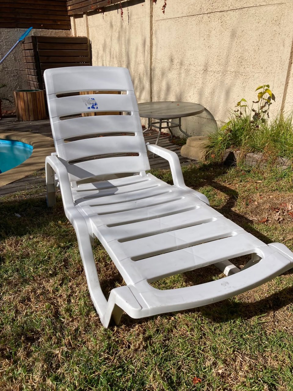 Silla reposera resina blanca