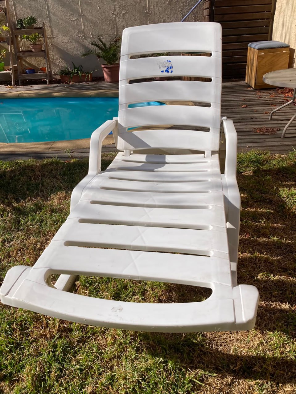 Silla reposera resina blanca
